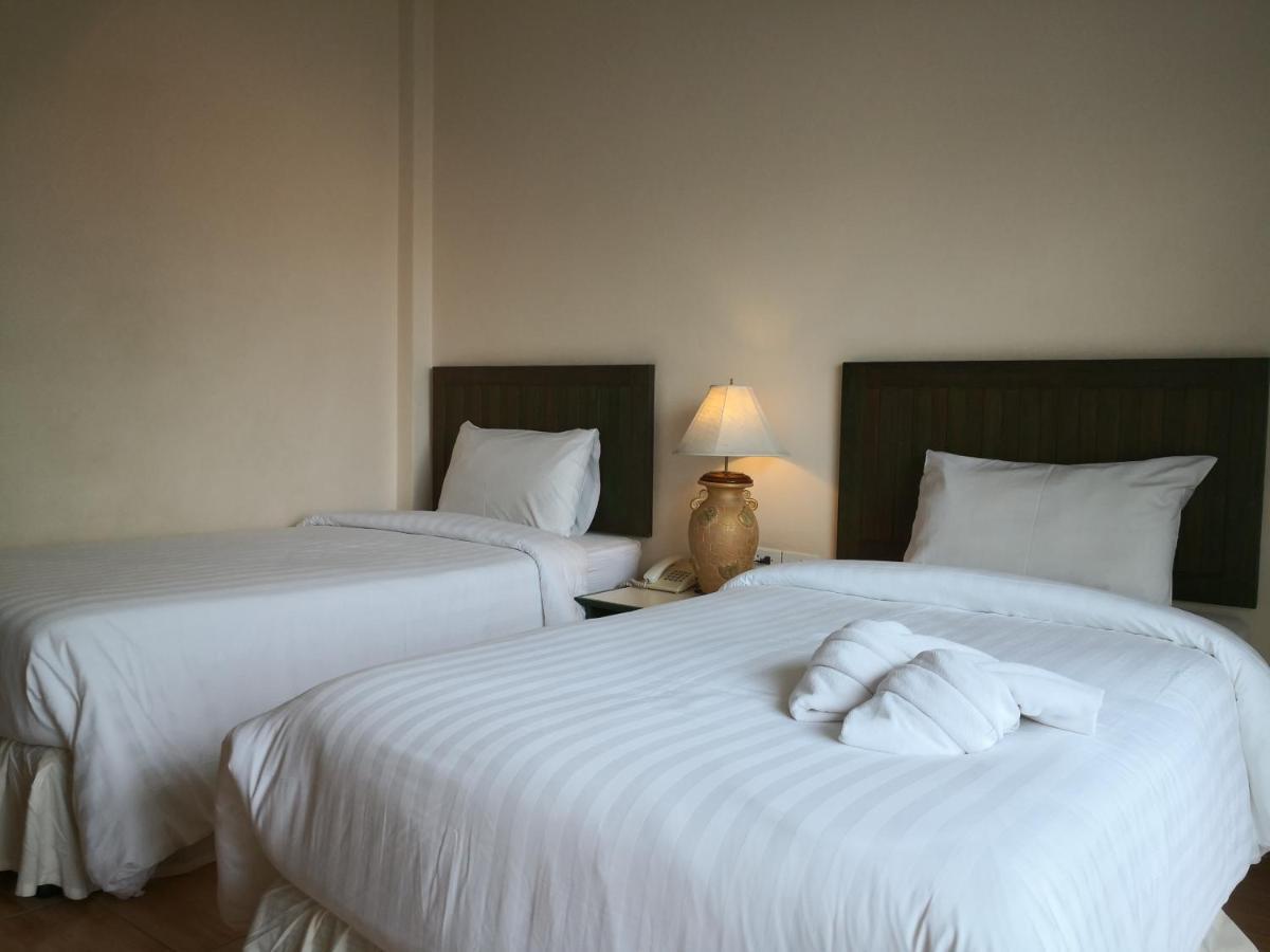Baan Suksiri Hotel HHQ Zewnętrze zdjęcie