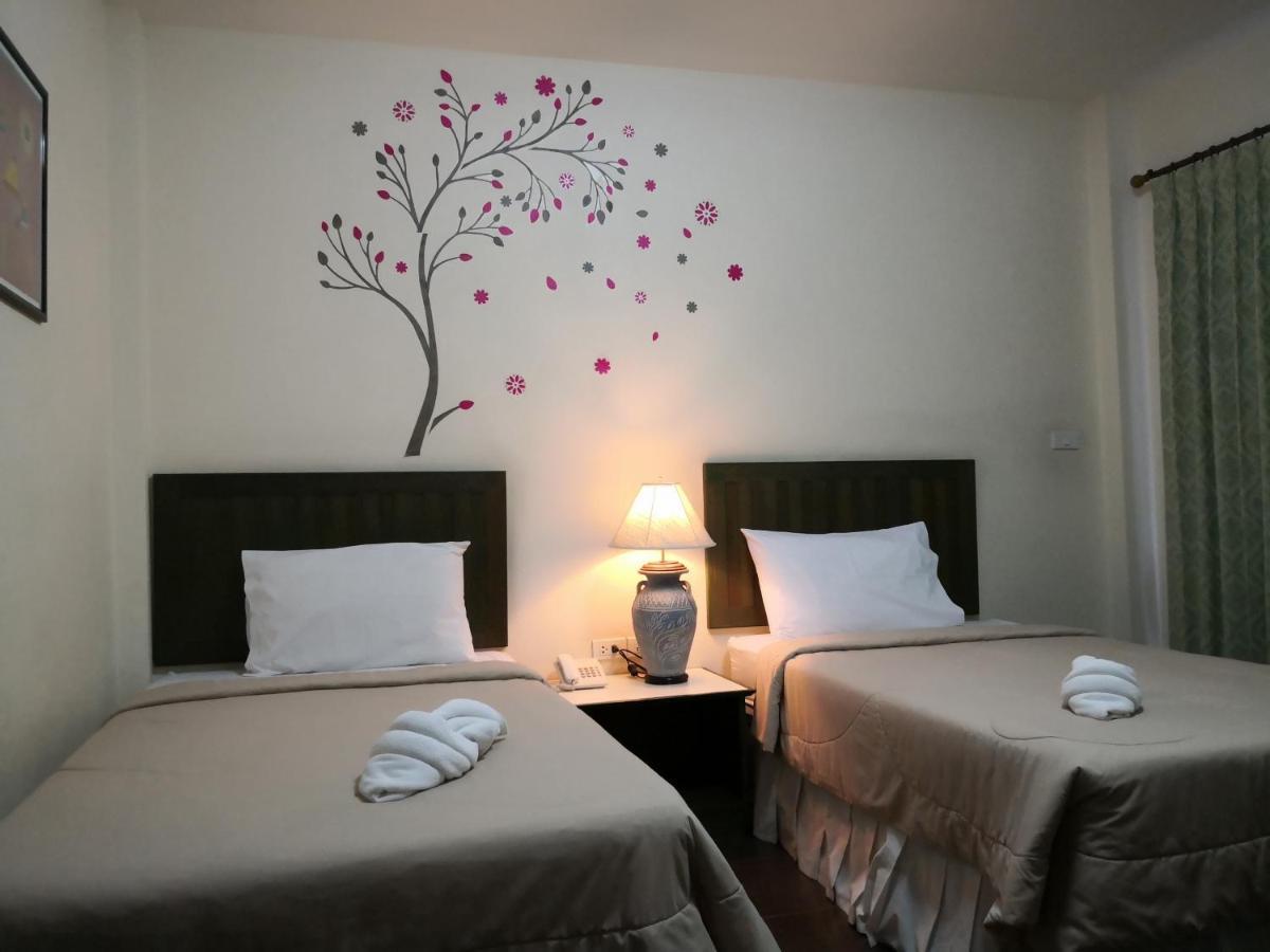 Baan Suksiri Hotel HHQ Zewnętrze zdjęcie