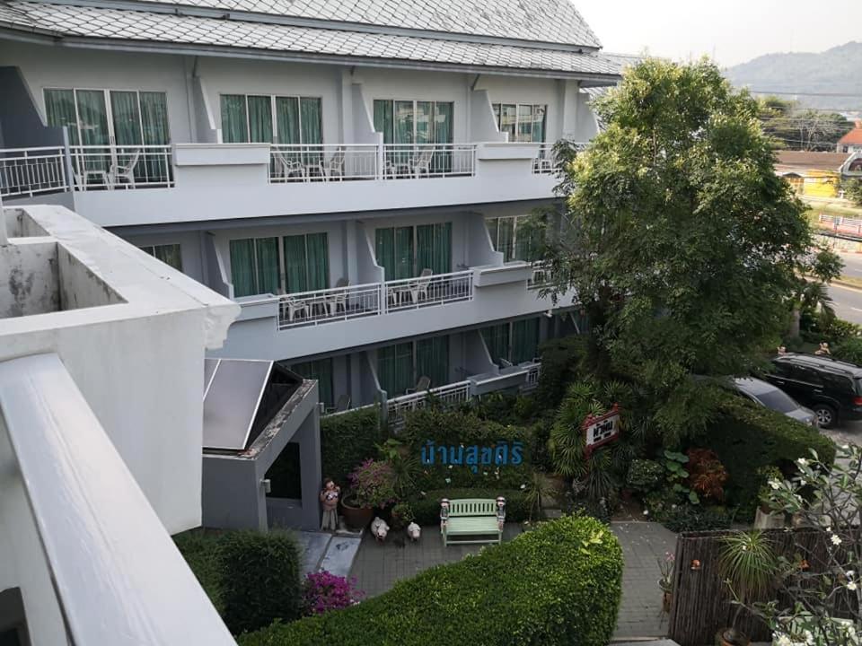 Baan Suksiri Hotel HHQ Zewnętrze zdjęcie
