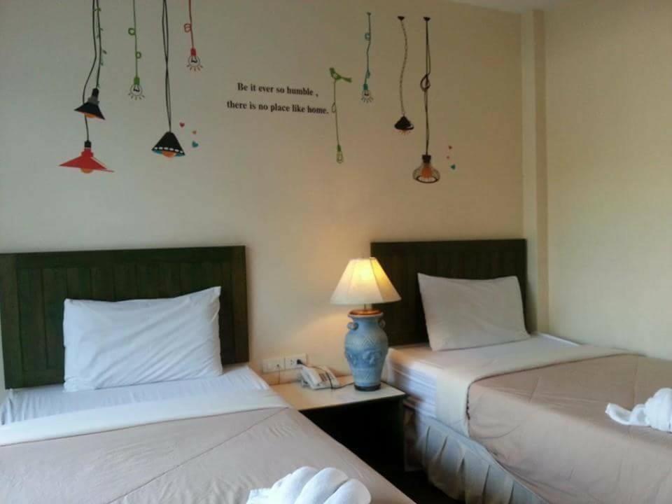 Baan Suksiri Hotel HHQ Zewnętrze zdjęcie