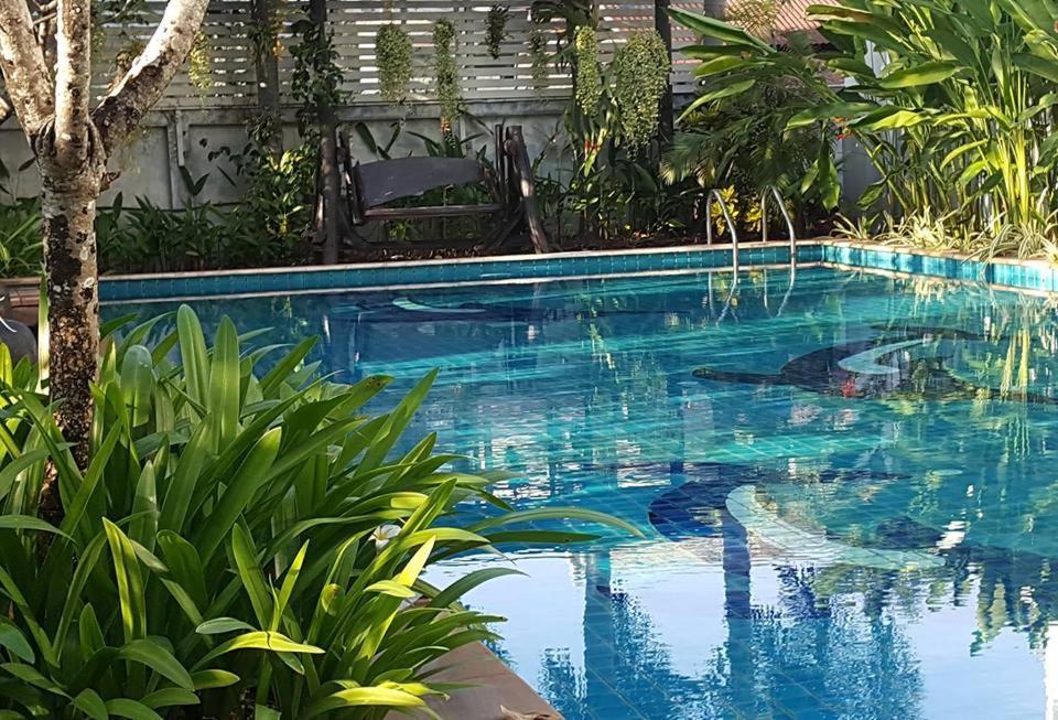 Baan Suksiri Hotel HHQ Zewnętrze zdjęcie