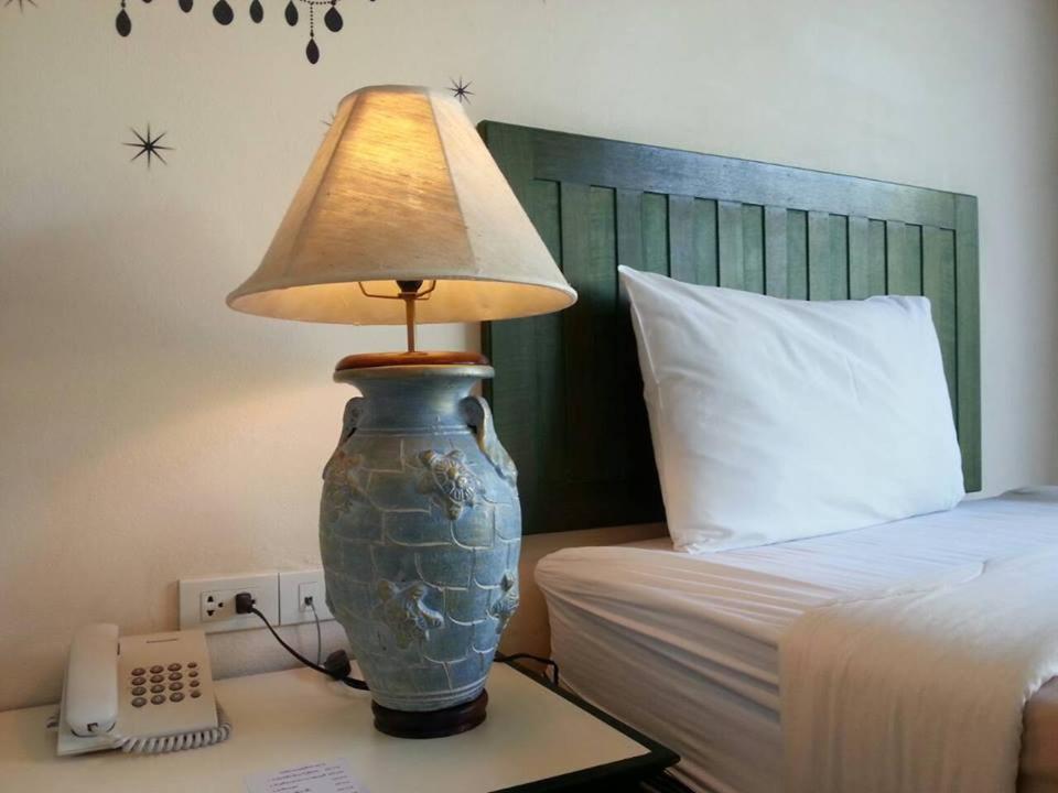 Baan Suksiri Hotel HHQ Zewnętrze zdjęcie