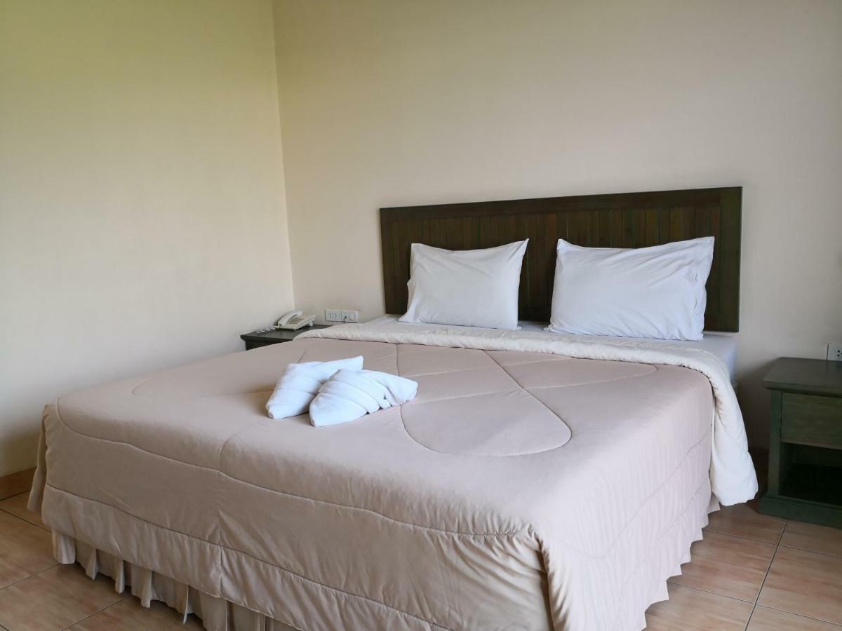 Baan Suksiri Hotel HHQ Zewnętrze zdjęcie