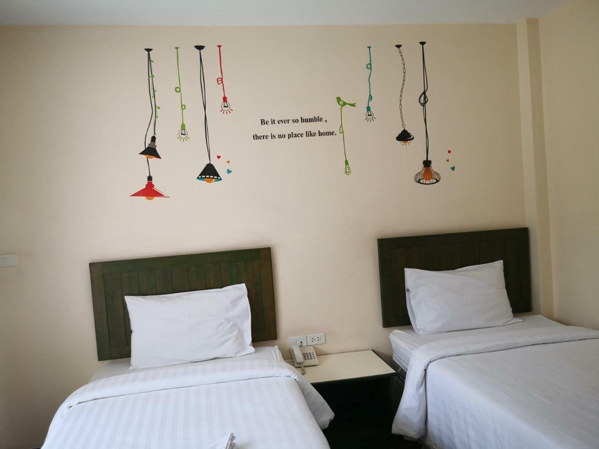 Baan Suksiri Hotel HHQ Zewnętrze zdjęcie